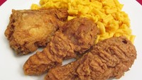 Ayam goreng tepung adalah lauk makan siang yang cepat dan praktis. Sayangnya, terlalu banyak mengonsumsi ayam goreng tepung tak baik bagi jantung karena kandungan kolesterolnya yang bahkan lebih tinggi dari hamburger. (Foto: thinkstock)