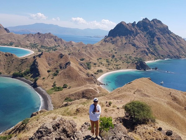 Menteri Keuangan Sri Mulyani Indrawati menghabiskan akhir pekannya di Labuan Bajo, Nusa Tenggara Timur. Mulai dari mendaki bukit hingga snorkeling dijalani oleh Sri Mulyani demi menikmati keindahan alam pada Sabtu, 22 Juli 2017 (Dok. Istimewa) Menteri Keuangan Sri Mulyani Indrawati menghabiskan akhir pekannya di Labuan Bajo, Nusa Tenggara Timur. Mulai dari mendaki bukit hingga snorkeling dijalani oleh Sri Mulyani demi menikmati keindahan alam pada Sabtu, 22 Juli 2017 (Dok. Istimewa)