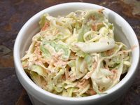 <i>Fried Chicken</i> Makin Nikmat Disantap dengan Salad hingga Waffle