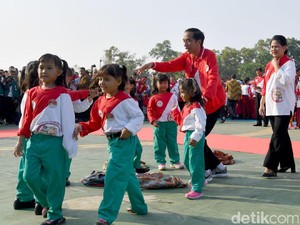 Jokowi: PR untuk Siswa Jangan Hanya Matematika Saja