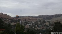 Masjid Al Aqsa dan Dome Of The Rock (berkubah emas) dilihat dari Bukit Zion (Foto: Erwin Dariyanto/detikcom)