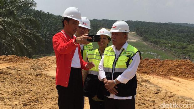 Jokowi Jajal Tol Pekanbaru - Dumai