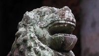 Salah satu figur yang bisa kita temukan di Kuil Sambor Prei Kuk dalah patung singa ini(Samrang Pring/ REUTERS)