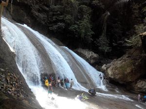 Makassar Punya Air Terjun Secantik ini