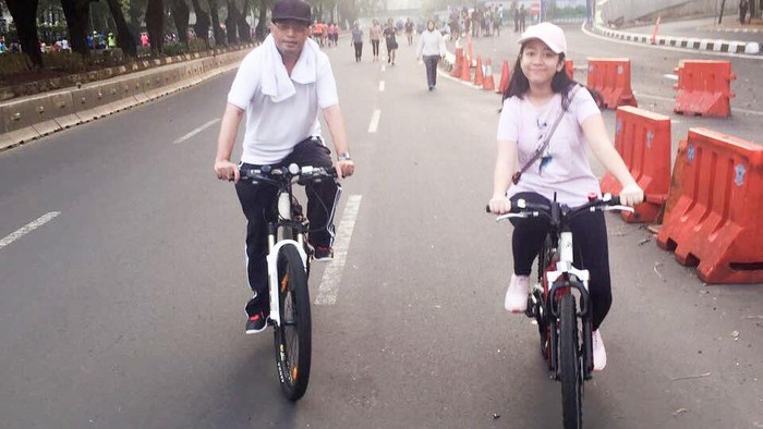Rayakan Hari Anak, Menhub dan Putrinya Bersepeda di Car Free Day