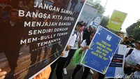 Menurut mereka penggunaan kekerasan atau paksaan untuk menyalahgunakan atau mengintimidasi orang lain merupakan salah satu sifat yang tidak pantas dan harus dihentikan. 
