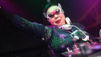 Ampun, DJ Sumirock! Foto: Instagram @uptowndolly