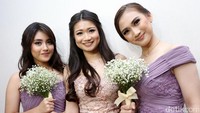 Senyum manisnya kala berpose di depan kamera. Pool/Palevi S/detikFoto.