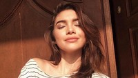 Dara cantik berusia 23 tahun itu memiliki senyum manis dan bibir yang seksi. (Dok. Instagram/angelagilsha)