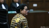 Kuasa hukum Miryam, Heru Andeska meminta majelis hakim memeriksa dan mengadili perkara ini dapat dijatuhkan dalam putusan sela. Dan majelis hakim menerima eksepsi terdakwa Miryam.