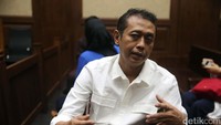 Handang juga didenda denda Rp 500 juta, subsider 4 bulan kurungan.