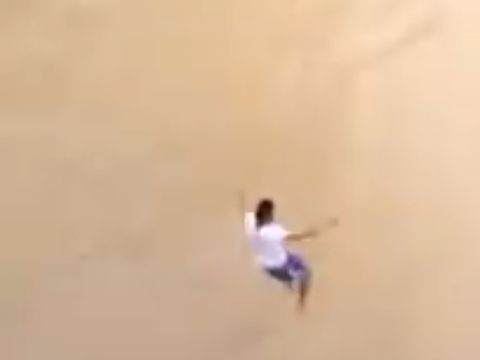 Miris Banget! Sudah Nekat Terjun ke Sungai, Lamaran Pria Ini Malah Ditolak