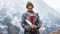 Namun di balik mematikannya, Kishtwar Road sejatinya menawarkan panorama yang indah tiada dua. Traveler pun bisa bercengkerama dengan penduduk setempat (Himanshu Khagta/BBC)