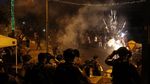 Foto: Begini Aksi Protes Warga Palestina di Luar Masjid Al-Aqsa