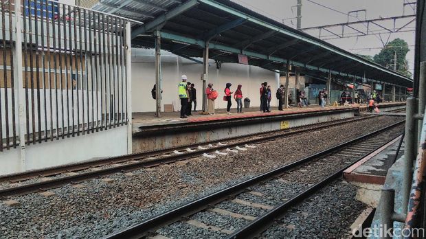 Stasiun Tebet / 