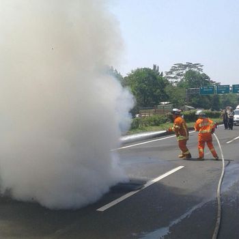 Mobil Terbakar di Tol Purbaleunyi, Sopir Selamat