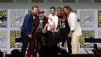Wefie dulu bareng pemeran superhero DC Comics. Foto: Kevin Winter/Getty Images