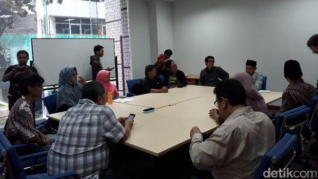 Sulit Dapat KTP, Jemaah Ahmadiyah Lapor Ke Ombudsman