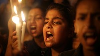 Sejumlah anak-anak melakukan aksi protes di Khan Younis di Jalur Gaza Selatan, Minggu (23/7/2017). REUTERS/Ibraheem Abu Mustafa.