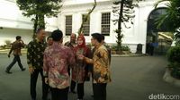 Mereka dipanggil masuk ke Istana Merdeka.