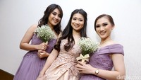 Nabilah, Sonya dan Melody saat menjadi bridemaids Stella di kawasan Thamrin, Jakarta Pusat pada akhir pekan lalu. Pool/Palevi S/detikFoto.