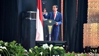 Jokowi menekankan bahwa mereka nantinya wajib mengabdi kepada negara dan masyarakat. Sehingga harus bisa mengikuti perkembangan di masyarakat. Pool/Puspen TNI.