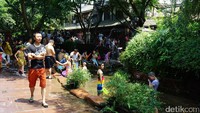 Menurut Jack Zheng, jumlah wisatawan ini bisa berlipat ganda di akhir pekan. Kepadatan ini menurut Jack, masih dalam taraf normal (Wahyu/detikTravel)
