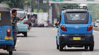 Kendaraan ini didesain kompak, ringan dan rendah.