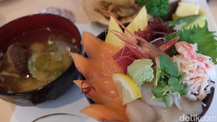 Alhamdulillah, Makan Seafood Lezat dan Halal di Hokkaido