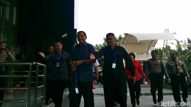 Pengusaha Erick Thohir dan Letjen TNI (Purn) Sjafrie Sjamsoeddin mendatangi gedung KPK.