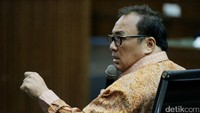Basuki dalam sidang dengan agenda pemeriksaan terdakwa menceritakan bagaimana awal mula Kamaludin, orang dekat Patrialis, meminta uang sejumlah Rp 2 miliar kepadanya. Kala itu Basuki mengiyakan saja permintaan Kamaludin.