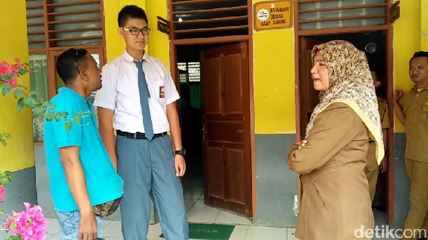 Ini Renard Anak SMA 18 Tangerang yang Tingginya Hampir 2 Meter