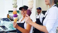 Es krim tumpuk dua sudah biasa. Tapi bagaimana kalau es krim yang ditumpuk ada 10? Kreasi ini ada di Los Angeles. (Foto: Istimewa)
