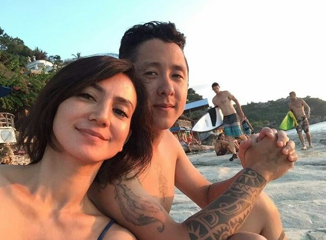 Selanjutnya ada Wanda Hamidah yang memilih untuk menikah secara tertutup dengan Daniel Patrick Hadi Schuldt pada 2015. Daniel sendiri ternyata merupakan seorang chef. Namun sayang pernikahan keduanya tidak bertahan lama dan mereka pun bercerai pada tahun 2019. Foto: dok. Instagram (Wanda Hamidah)