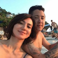 Selanjutnya ada Wanda Hamidah yang memilih untuk menikah secara tertutup dengan Daniel Patrick Hadi Schuldt pada 2015. Daniel sendiri ternyata merupakan seorang chef. Namun sayang pernikahan keduanya tidak bertahan lama dan mereka pun bercerai pada tahun 2019. Foto: dok. Instagram (Wanda Hamidah)