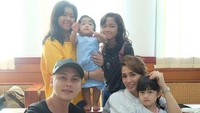 Kalau foto yang ini pas sekeluarga mau balik ke Jakarta. (Foto: Dok. Instagram/ussypratama)