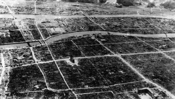 Jepang menyerah karena AS mengancam akan menjatuhkan lebih banyak bom jika Jepang terus berperang. Foto: Getty Images