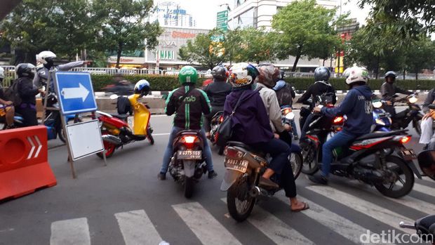 Petunjuk arah sudah dipasang oleh petugas