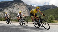 Dalam 21 etape dengan jarak tempuh total 3.540 km, Froome menjadi pebalap terbaik dengan catatan waktu 86 jam 20 menit 55 detik. Foto: REUTERS/Christian Hartmann