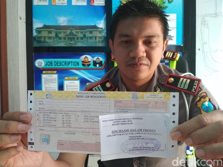 Material SIM Habis, Pemohon di Trenggalek Diberi Surat Keterangan Material SIM Habis, Pemohon di Trenggalek Diberi Surat Keterangan