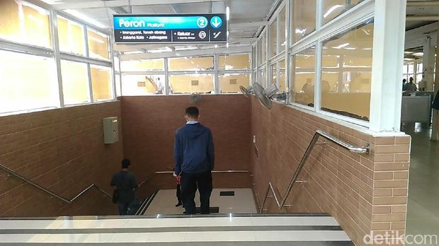Underpass Stasiun Tebet / 