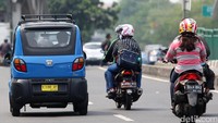 Bajaj Qute yang mulai mengaspal sejak pekan lalu tersebut mengambil trayek bemo.