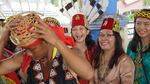 Foto: Senyum Manis Gadis Dayak