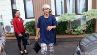 Aming saat ditemui usai menjalani sidang perceraiannya di Pengadilan Agama Jakarta Selatan pada Senin (24/7). Pool/Palevi S/detikFoto.