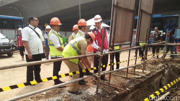 Kajati DKI Tinjau Proyek Underpass Mampang-Kuningan 