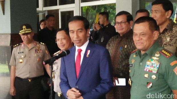 Presiden Jokowi di acara pembekalan Capaja Akademi TNI-Polri 2017 di GOR Ahmad Yani, Mabes TNI, Cilangkap, Jakarta Timur.