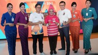 Revamping Kartu Kredit BNI Style Titanium diselenggarakan di Hanggar 4 Garuda Maintenance Facility (GMF) Aeroasia, Kawasan Perkantoran, Bandar Udara Internasional Soekarno - Hatta. Hadir pada kesempatan tersebut Deputi Bidang Pengembangan Pemasaran Pariwisata Nusantara Esthy Reko Astuti, Direktur Utama Garuda Pahala N Mansury, Direktur Utama BNI Achmad Baiquni, serta Direktur Bisnis Konsumer BNI Anggoro Eko Cahyo. Pool/dok. BNI.