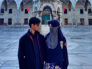 Foto Kemesraan Muzammil Hasballah & Sonia Saat Honeymoon Bikin Netizen Iri
