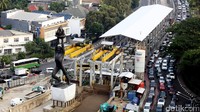 Suasana pembangunan proyek MRT Fase I Lebak Bulus - Bundaran HI, pada 2016 lalu. Terlihat lalin tersendat. Rachman Haryanto/detikFoto.