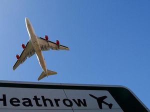 Tabrakan 2 Kendaraan di Bandara Heathrow, Puluhan Penerbangan Ditunda